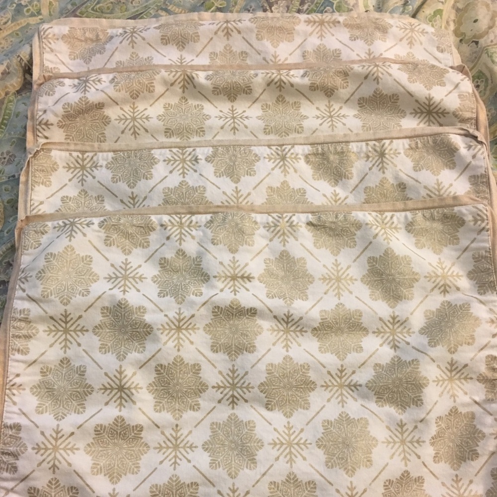 Set of 4 white/gold snowflake cloth placemats